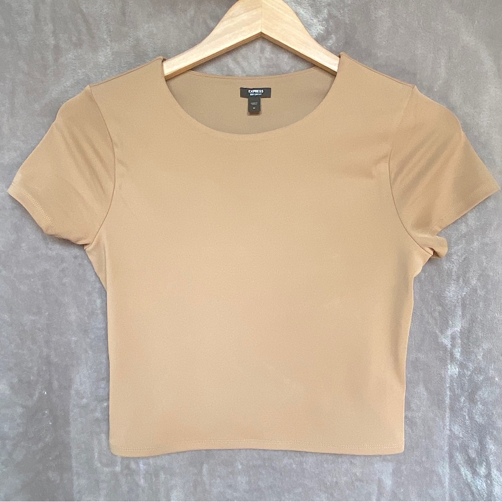 🎉EXPRESS Body Contour Crew Neck Top, Women’s Size Med, Tan